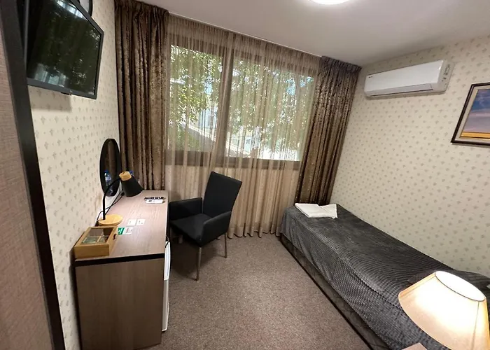 аврора Hotell 2*