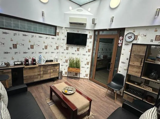 аврора Hotell Chaskovo